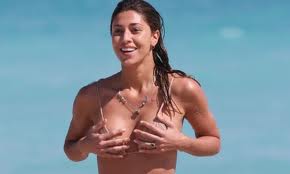 Immagine Belen Rodriguez paparazzata con Vieri - Tutto architettato da Fabrizio Corona?